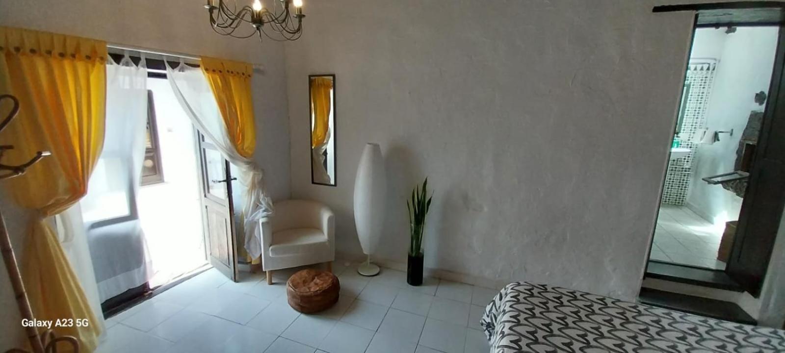 Suite Casa Rural Los Patios, Conil ติอาส ภายนอก รูปภาพ